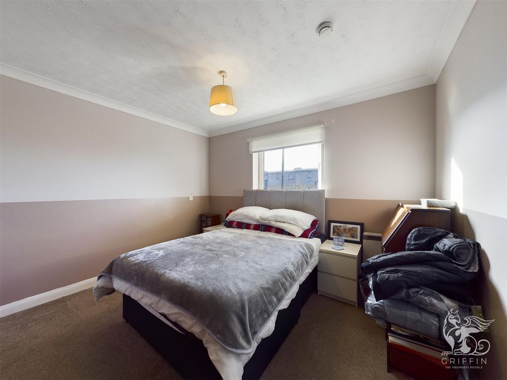 1 bed flat for sale in |Bridge Court, Bridge Road, Grays RM17, £160,000