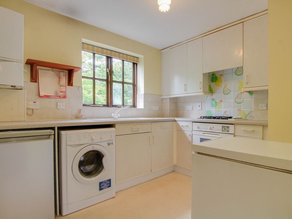 1 bed flat for sale in Box Close, Steeple View SS15, £185,000