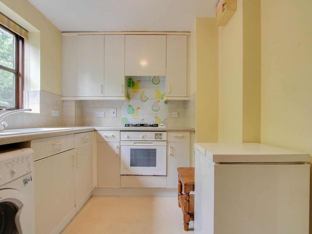 1 bed flat for sale in Box Close, Steeple View SS15, £185,000