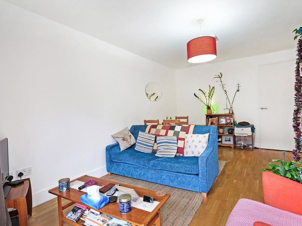 1 bed flat for sale in Sutherland Road, London E17, £300,000