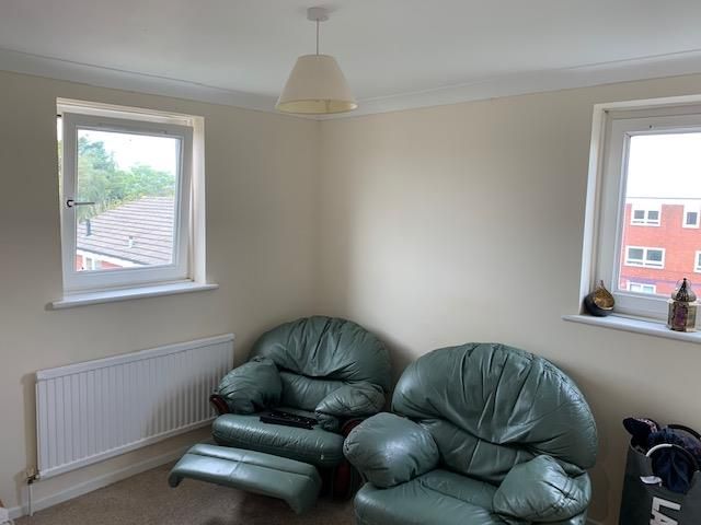 4 bed flat for sale in Westerham Walk, Reading RG2, £235,000