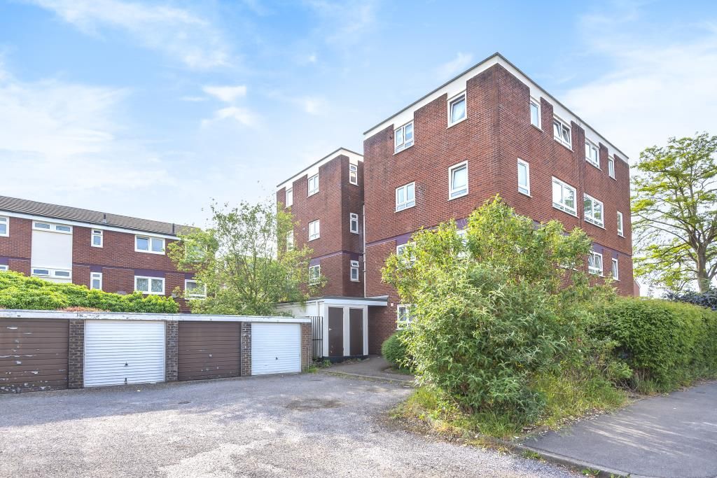 4 bed flat for sale in Westerham Walk, Reading RG2, £235,000
