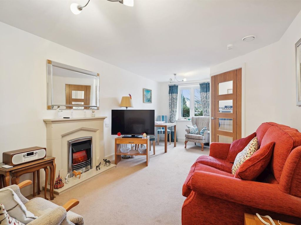1 bed flat for sale in Abbotsmead Place, Caversham, Reading RG4, £230,000
