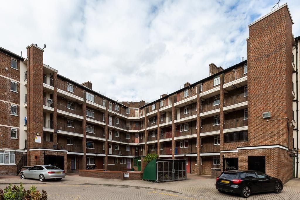 1 bed flat for sale in Three Colt Street, London E14, £300,000