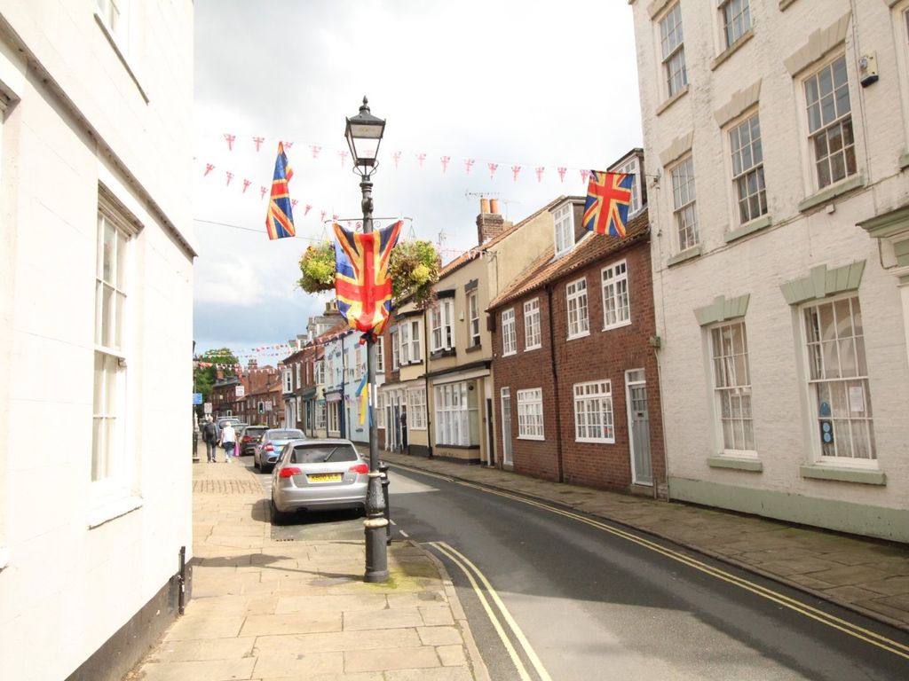 1 bed terraced house for sale in High Street, Bridlington, East Yorkshire YO16, £90,000