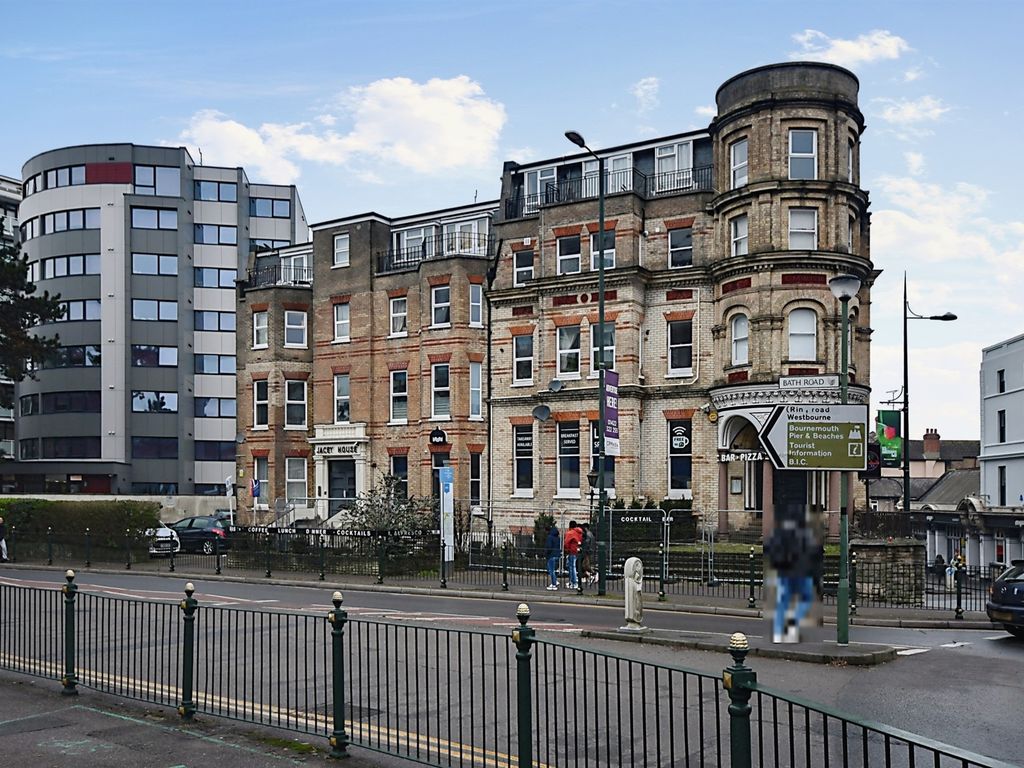 2 bed flat for sale in Bath Road, Bournemouth BH1, £200,000