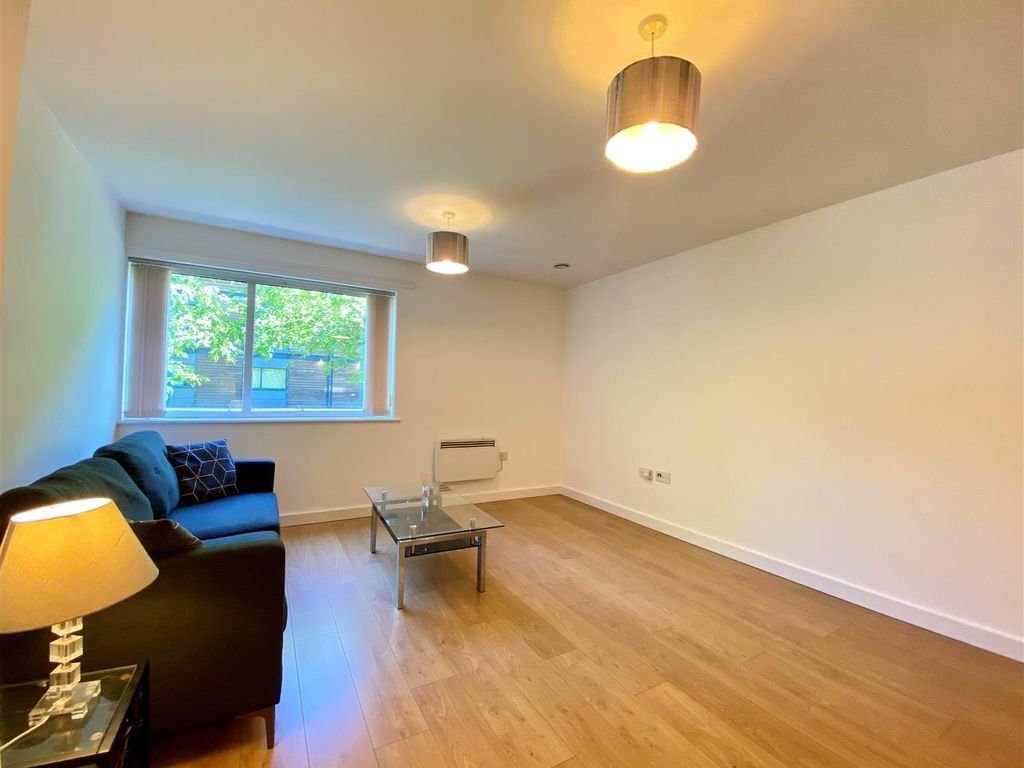 1 bed flat for sale in Hudson Court, Broadway, Salford M50, £130,000