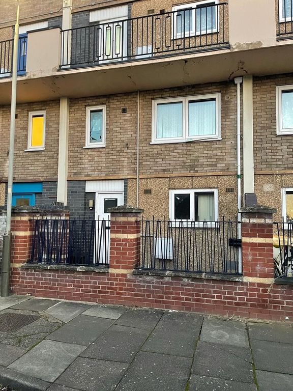 2 bed maisonette for sale in Fraser Close, Leicester, Leicestershire LE1, £125,000