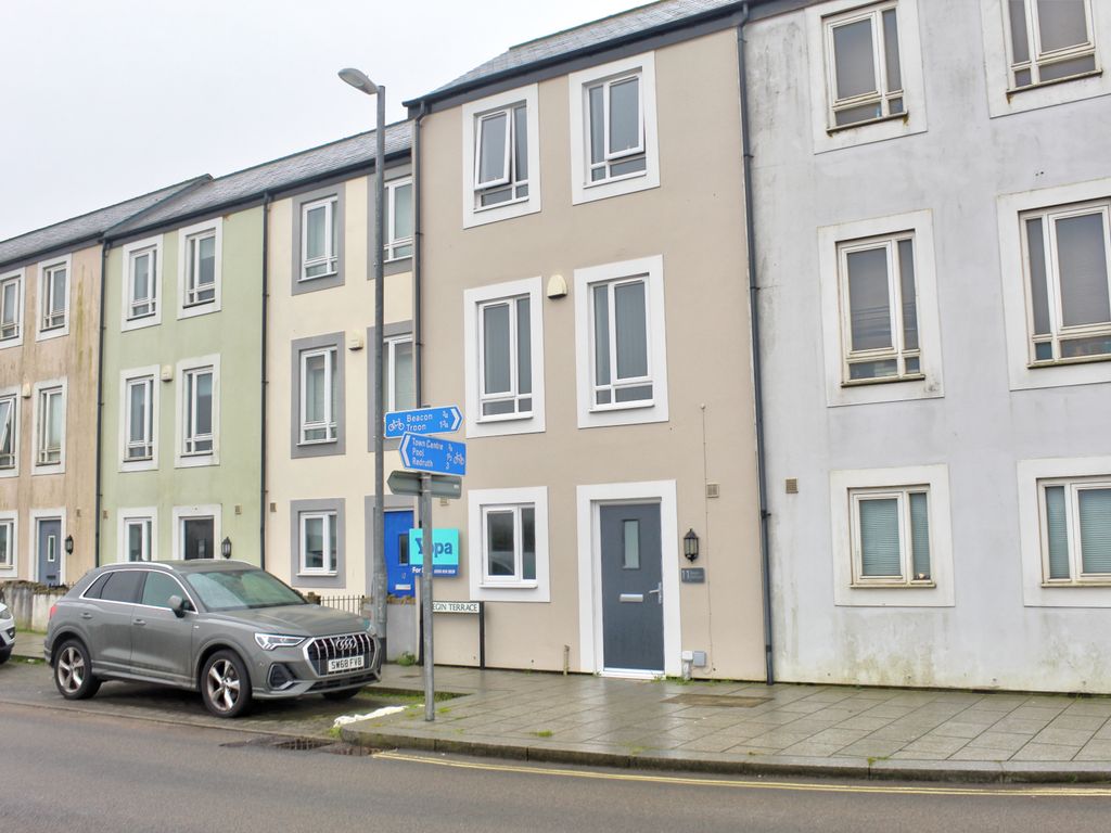 3 bed town house for sale in Foundry Road, Camborne TR14, £220,000