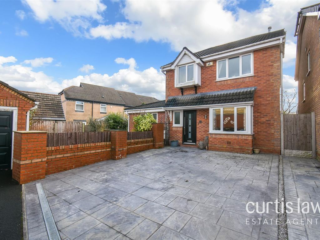 4 bed detached house for sale in Arnside Close, Clayton Le Moors, Accrington BB5, £270,000