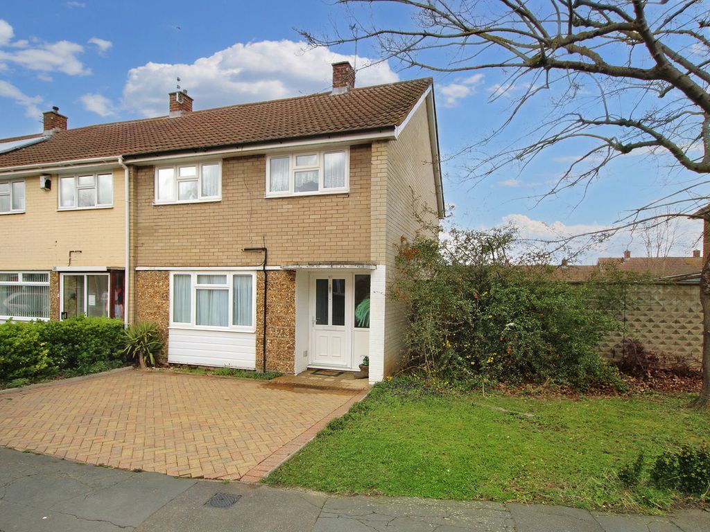 3 bed end terrace house for sale in Nether Priors, Basildon SS14, £330,000