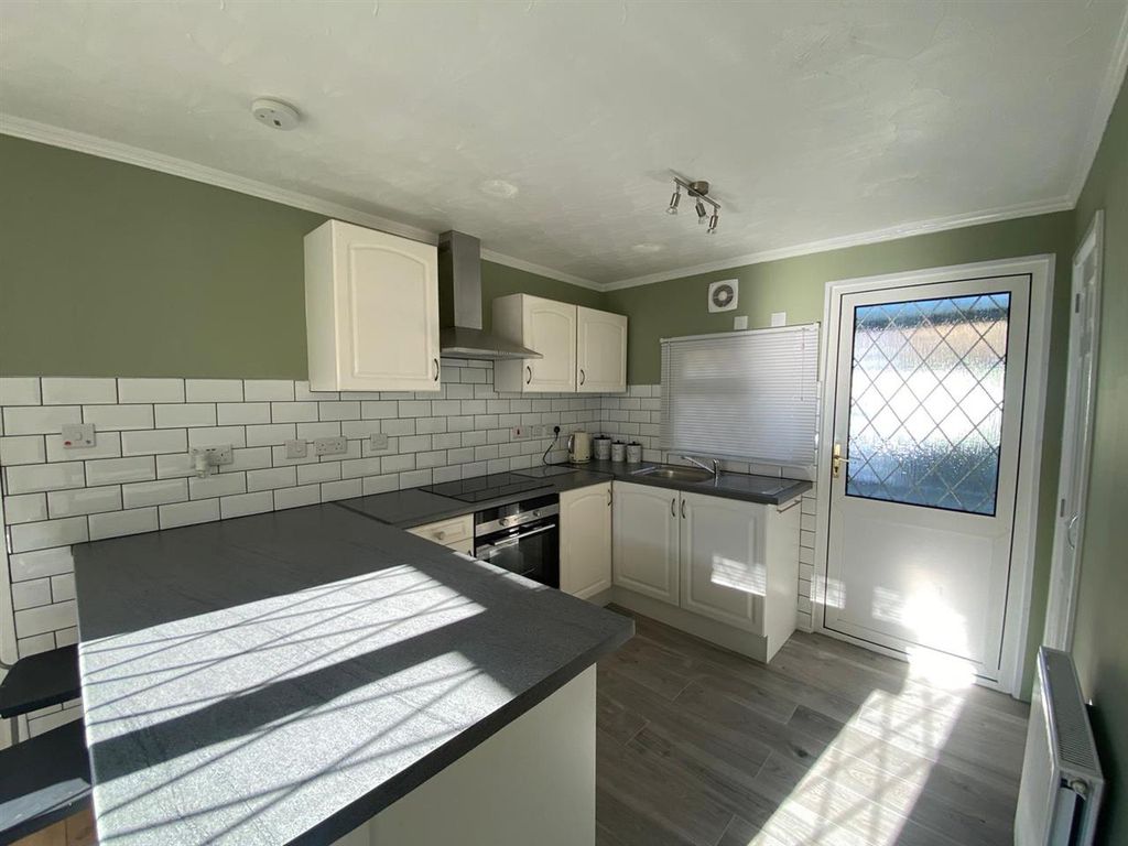 2 bed mobile/park home for sale in Wyatts Covert, Denham, Uxbridge UB9, £175,000