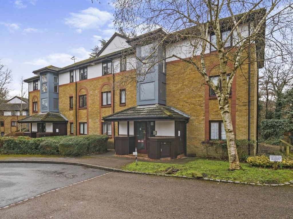 1 bed flat for sale in The Knowle, Hoddesdon EN11, £259,995