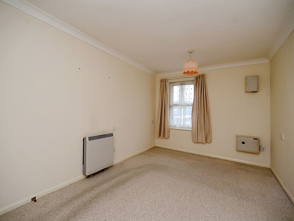1 bed flat for sale in Eastern Road, Brighton BN2, £120,000