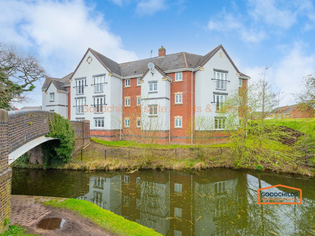 2 bed flat for sale in Lapwing Close, Brownhills WS8, £129,950