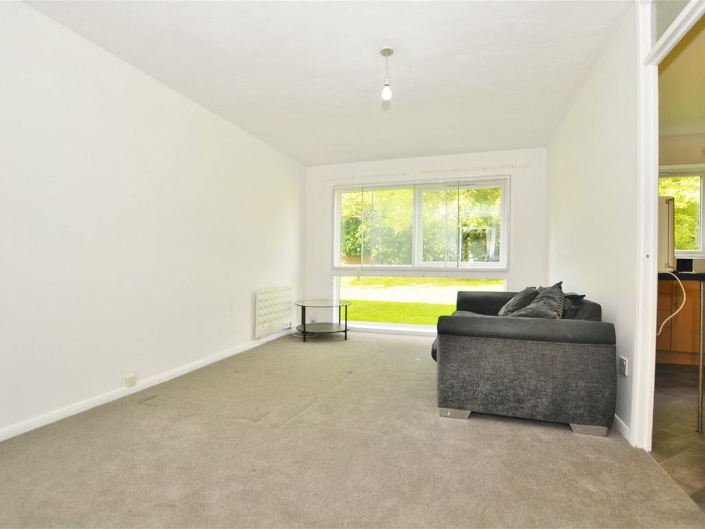 1 bed flat for sale in Oakley Close, Isleworth TW7, £230,000