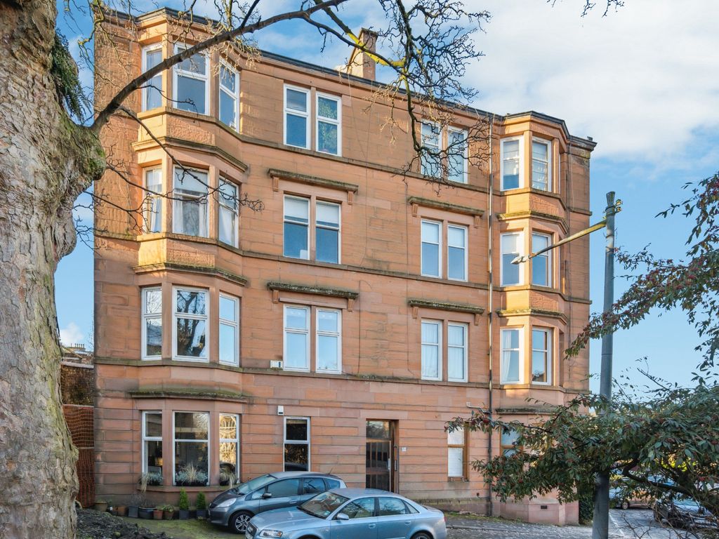 2 bed flat for sale in Albert Road, Crosshill, Glasgow G42, £179,000