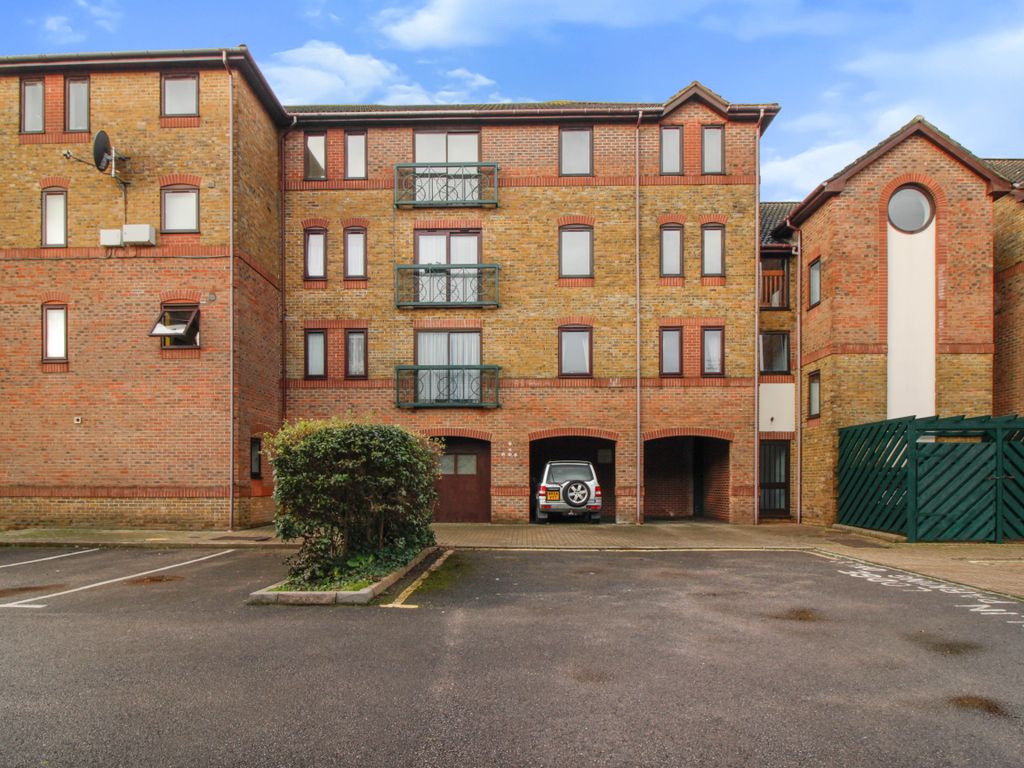 1 bed flat for sale in Mitchell Close, Southampton SO19, £140,000