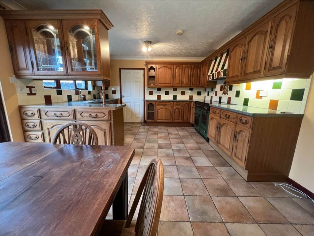 4 bed bungalow for sale in Dyffryn, Tregaron, Ceredigion SY25, £265,000