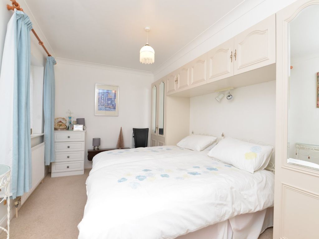 2 bed flat for sale in Barton Court Avenue, Barton On Sea, New Milton, Hampshire BH25, £269,950