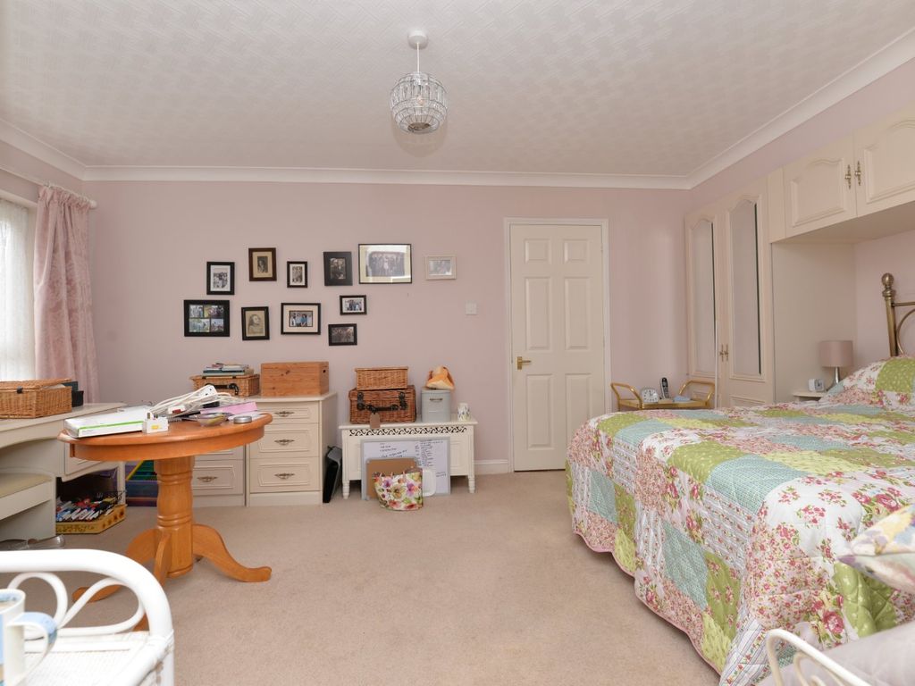 2 bed flat for sale in Barton Court Avenue, Barton On Sea, New Milton, Hampshire BH25, £269,950