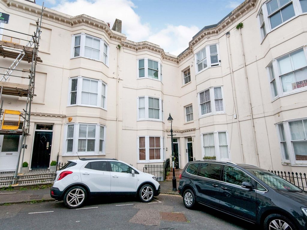 1 bed flat for sale in Clarence Square, Brighton BN1, £210,000
