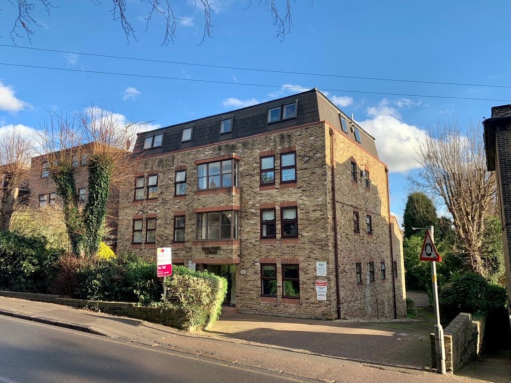 1 bed flat for sale in Queens Road, Brentwood CM14, £180,000