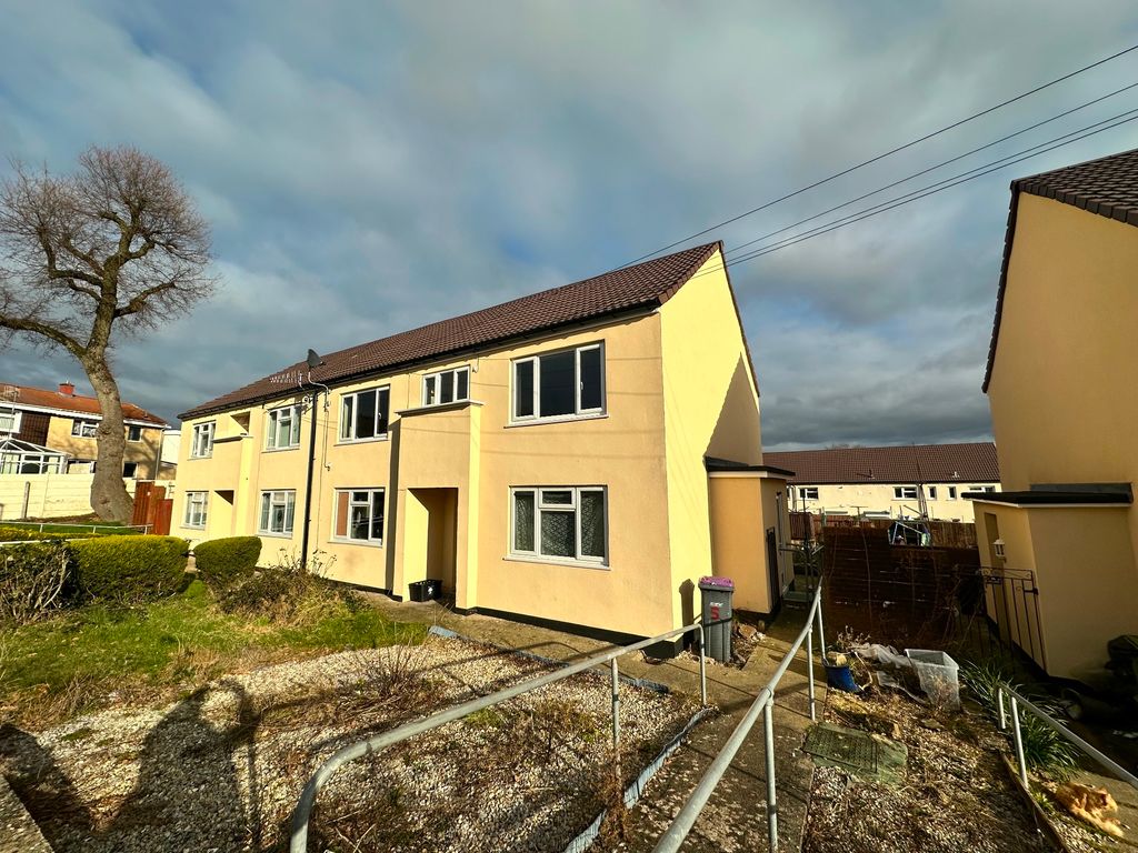 2 bed flat for sale in Wellfield Lane, Sebastopol, Pontypool NP4, £89,950