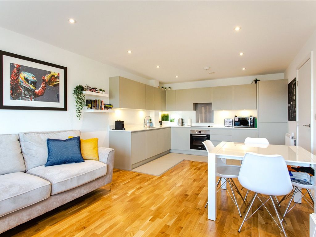 1 bed flat for sale in Brook Road, Borehamwood WD6, £265,000