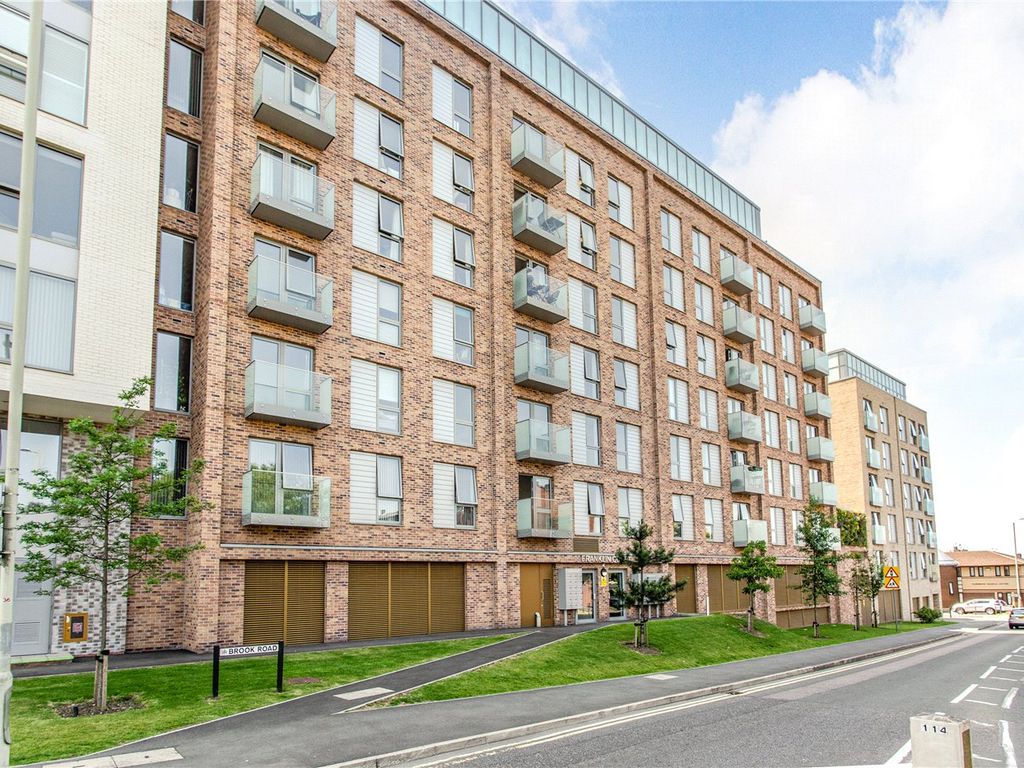 1 bed flat for sale in Brook Road, Borehamwood WD6, £265,000