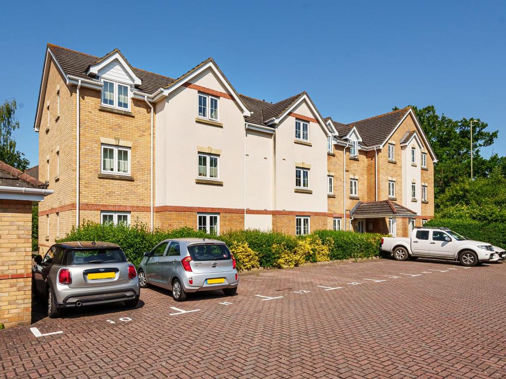 2 bed flat for sale in Hursley Road, Chandler's Ford, Eastleigh SO53, £199,950