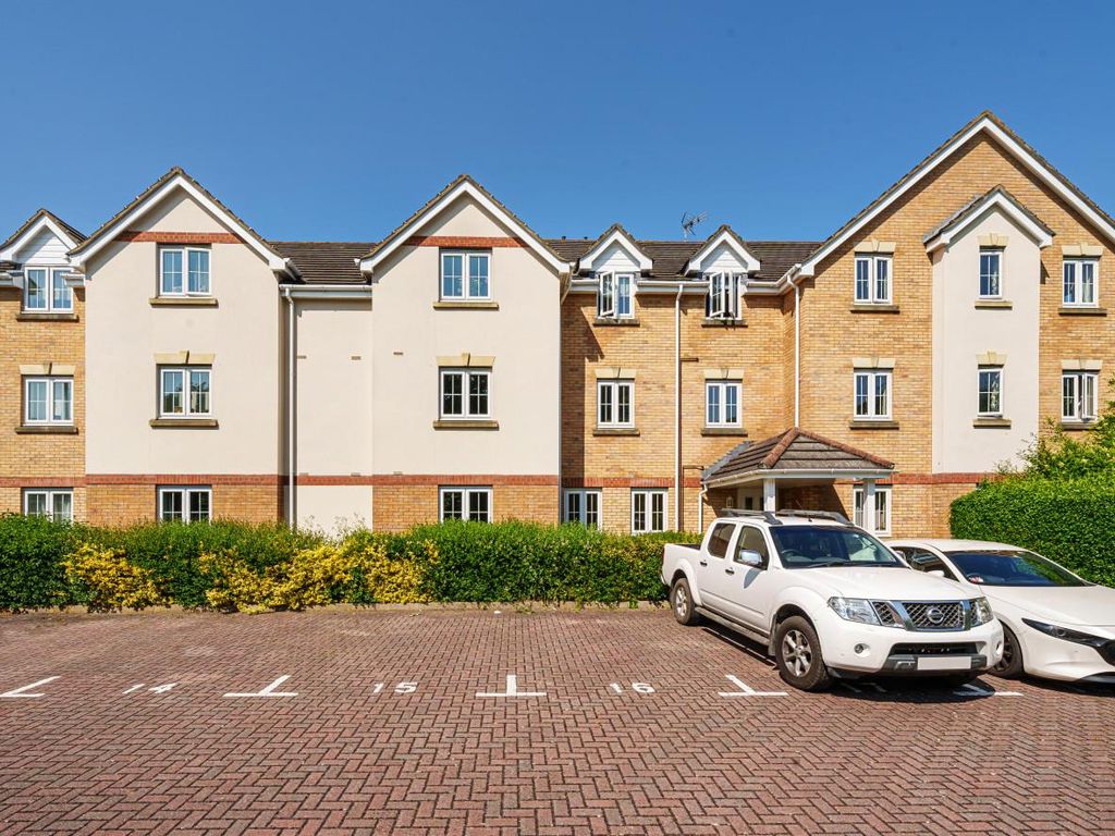 2 bed flat for sale in Hursley Road, Chandler's Ford, Eastleigh SO53, £199,950