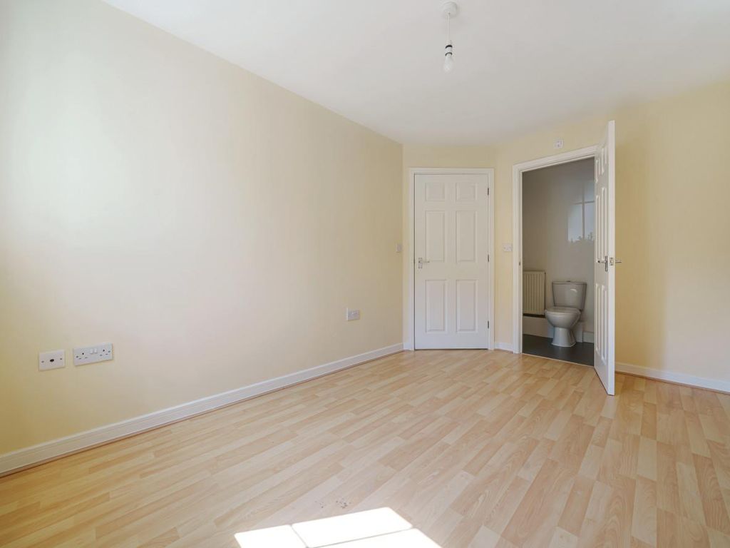 2 bed flat for sale in Hursley Road, Chandler's Ford, Eastleigh SO53, £199,950