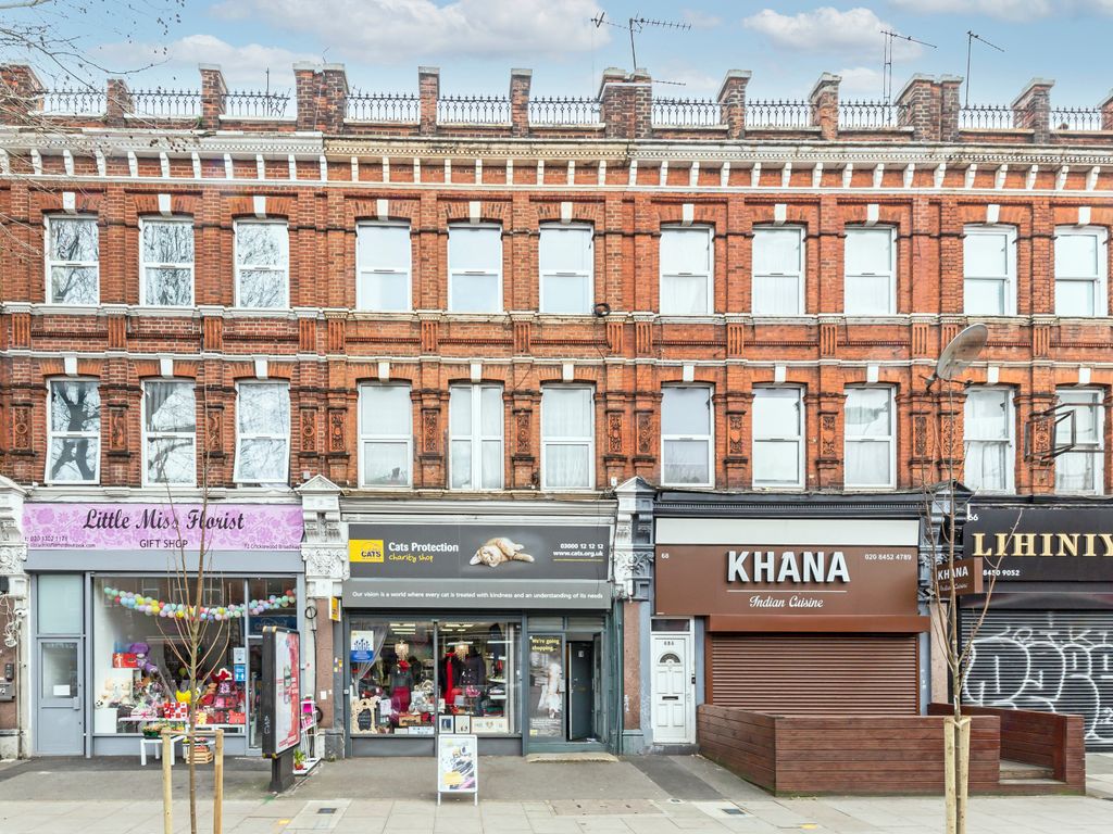 Block of flats for sale in Cricklewood Broadway, London NW2, £875,000