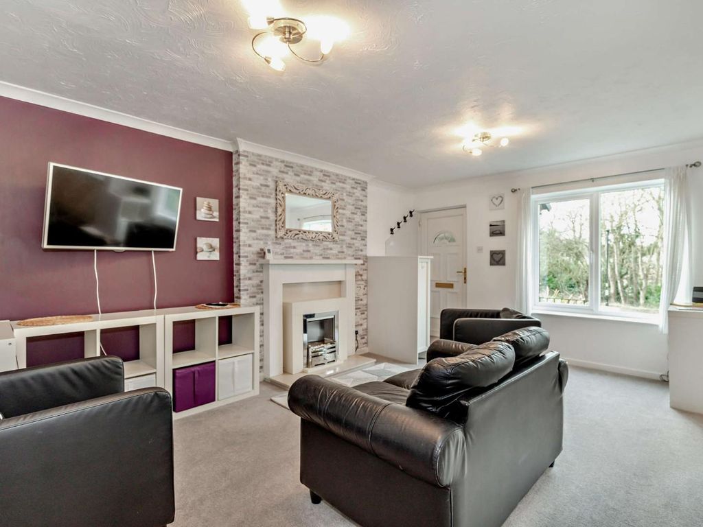 2 bed flat for sale in Oakdale Glen, Harrogate HG1, £180,000
