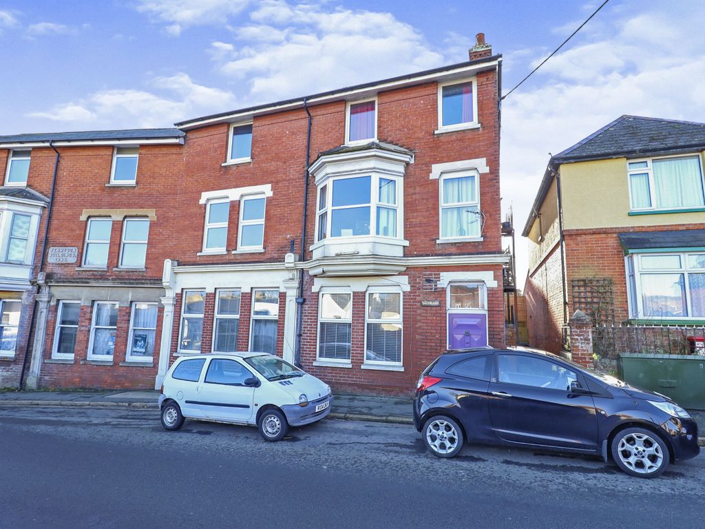 2 bed flat for sale in Tennyson Road, Freshwater PO40, £110,000