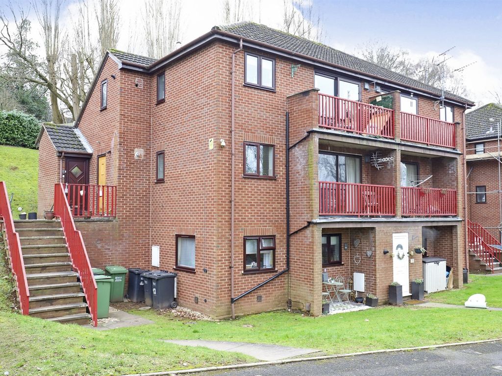 2 bed flat for sale in St. Andrews Green, Kidderminster DY10, £90,000
