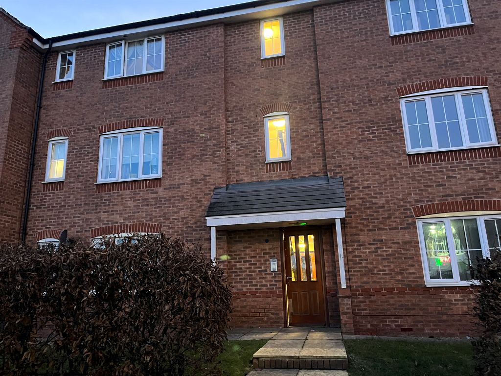 2 bed flat for sale in Walker Road, Walsall WS3, £65,000