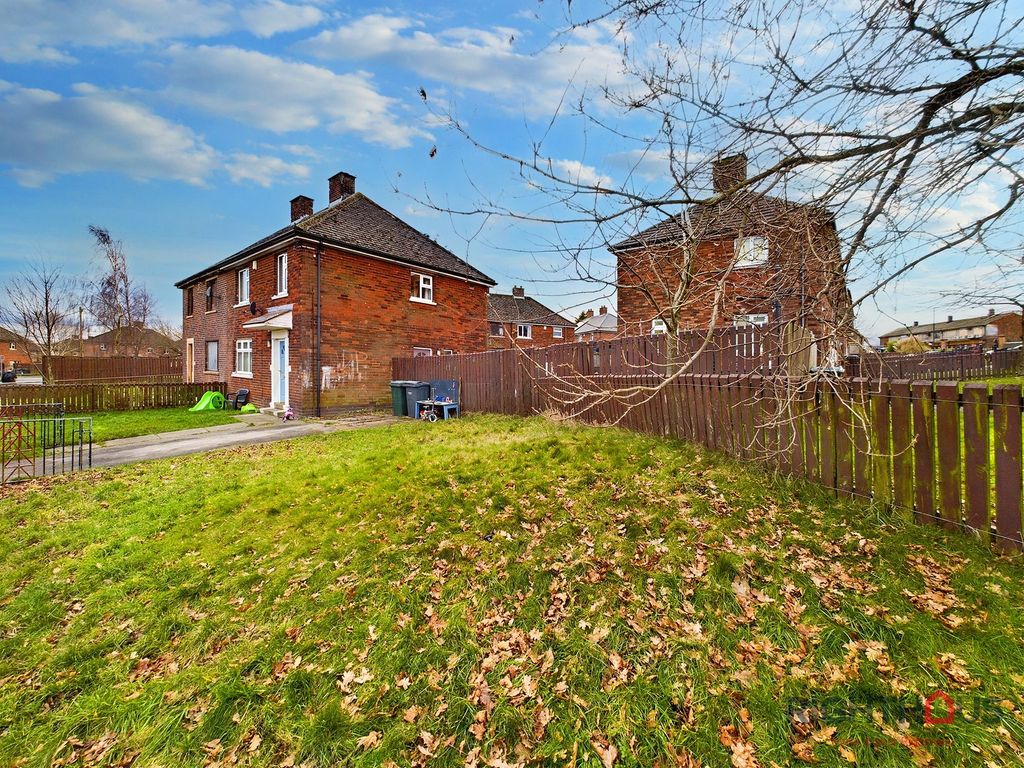3 bed semi-detached house for sale in Bishopdale Holme, Bradford BD6, £134,995