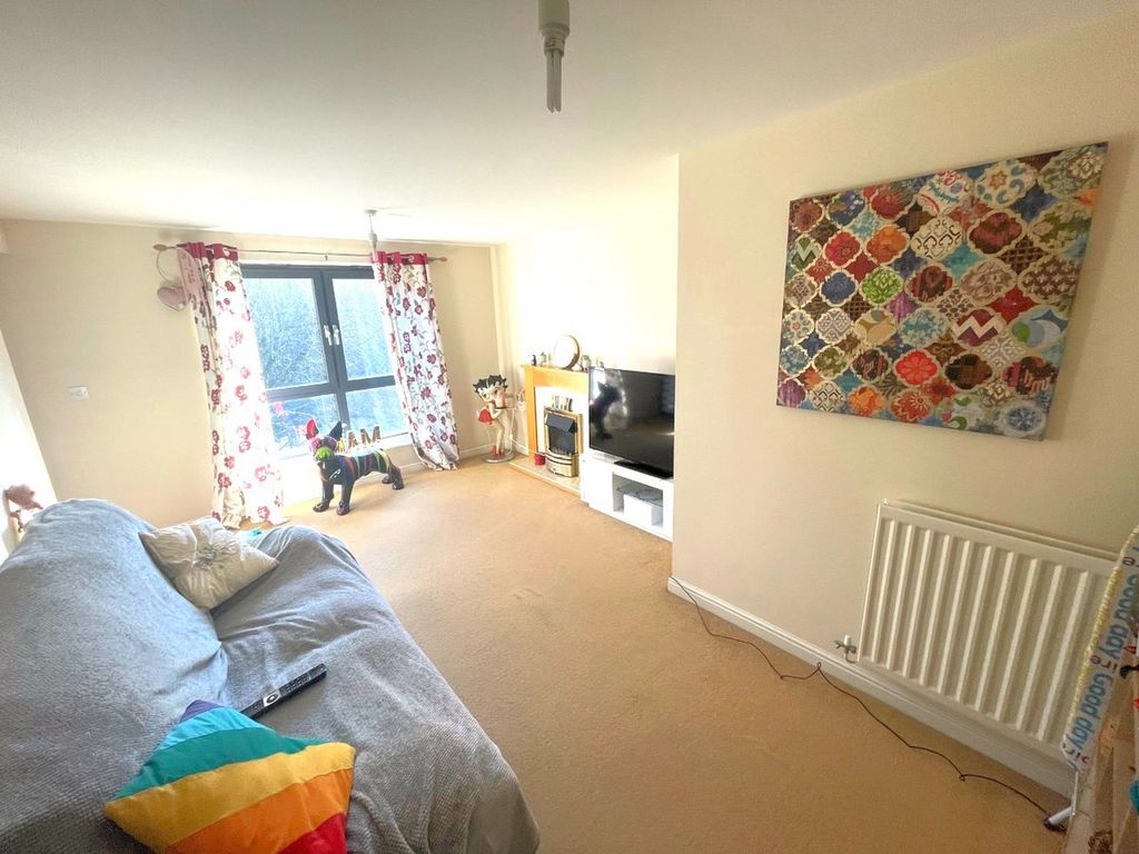 2 bed flat for sale in Explorer Court, Plymouth PL2, £150,000