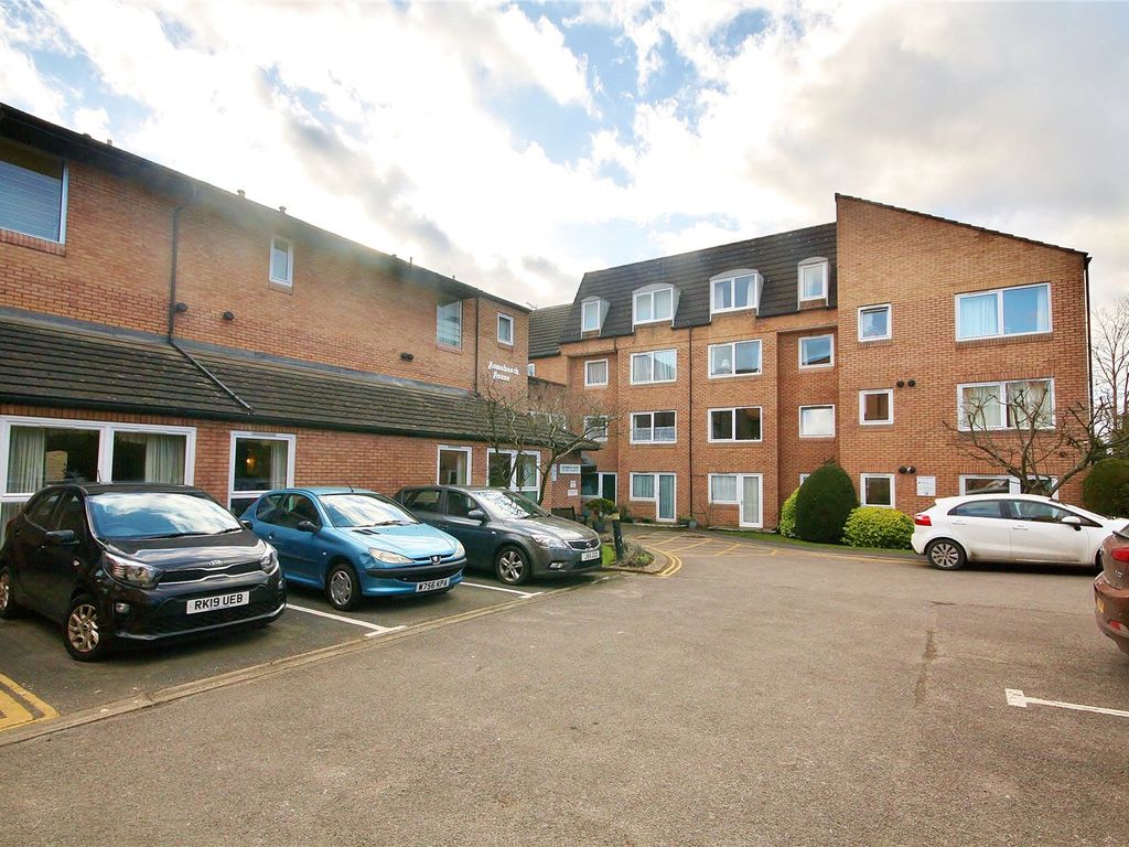 1 bed flat for sale in Mount Hermon Road, Woking, Surrey GU22, £75,000