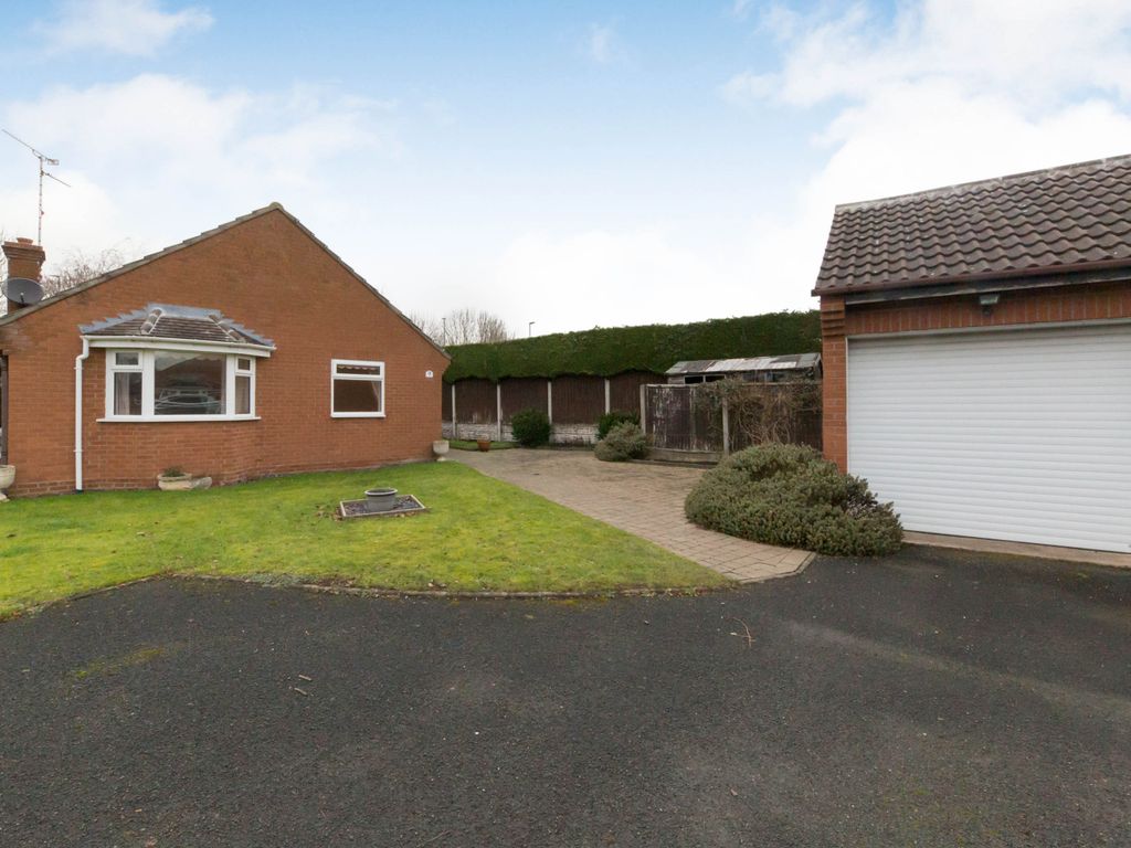 2 bed bungalow for sale in Kinder Drive, Crewe CW2, £210,000