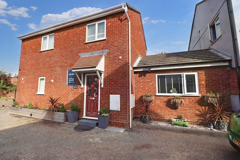 3 bed property for sale in Hall Cut, Brightlingsea CO7, £285,000