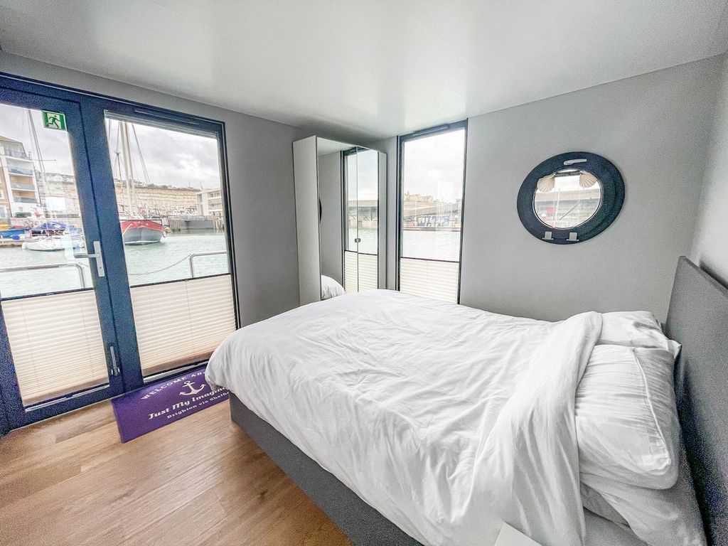 2 bed flat for sale in Brighton Marina, Brighton BN2, £225,000