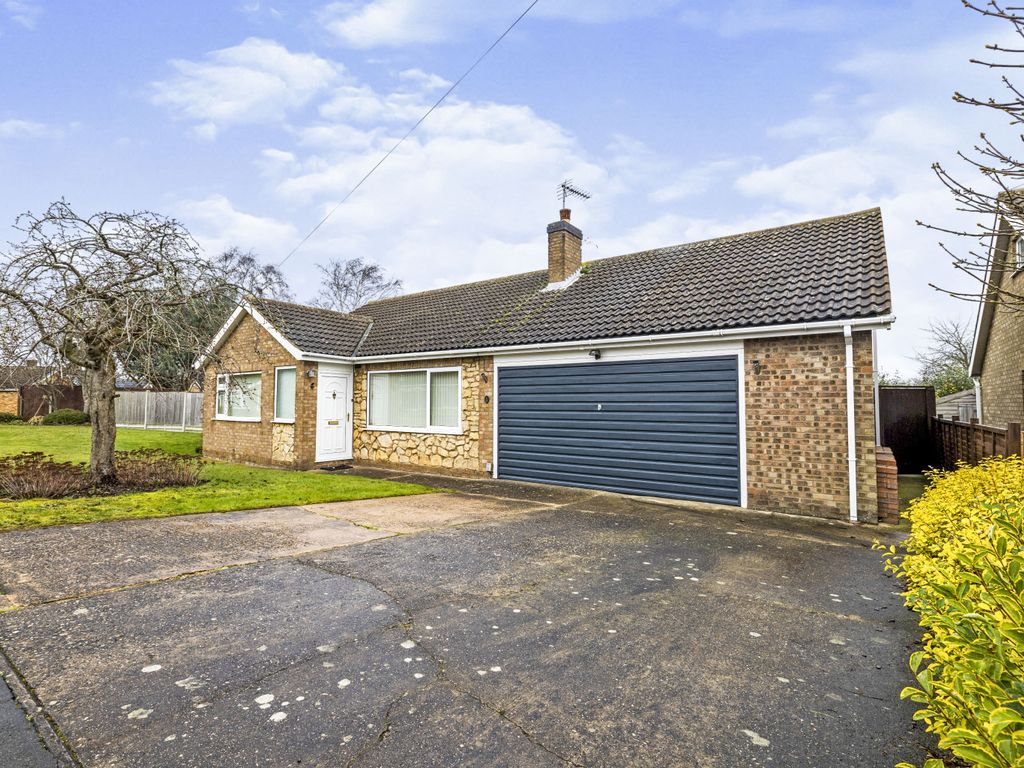 3 bed bungalow for sale in Medway Crescent, North Hykeham, Lincoln, Lincolnshire LN6, £275,000
