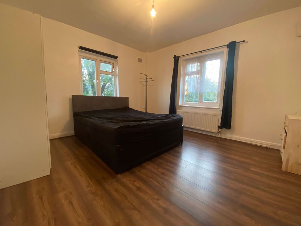 2 bed flat for sale in Empire Court, North End Road, Wembley HA9, £320,000