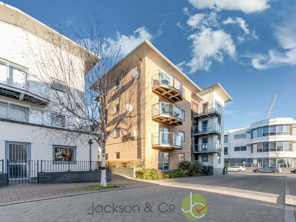 1 bed flat for sale in Hawkins Road, Colchester CO2, £135,000