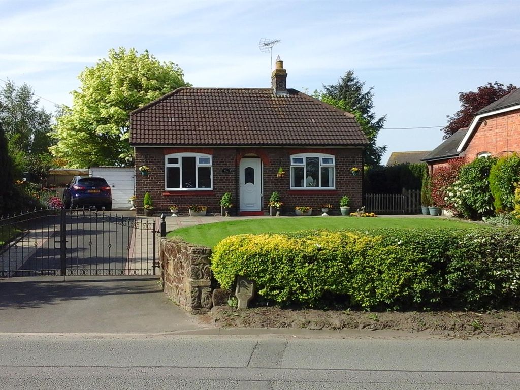 3 bed detached bungalow for sale in Cholmondeley Road, Wrenbury, Cheshire CW5, £339,950