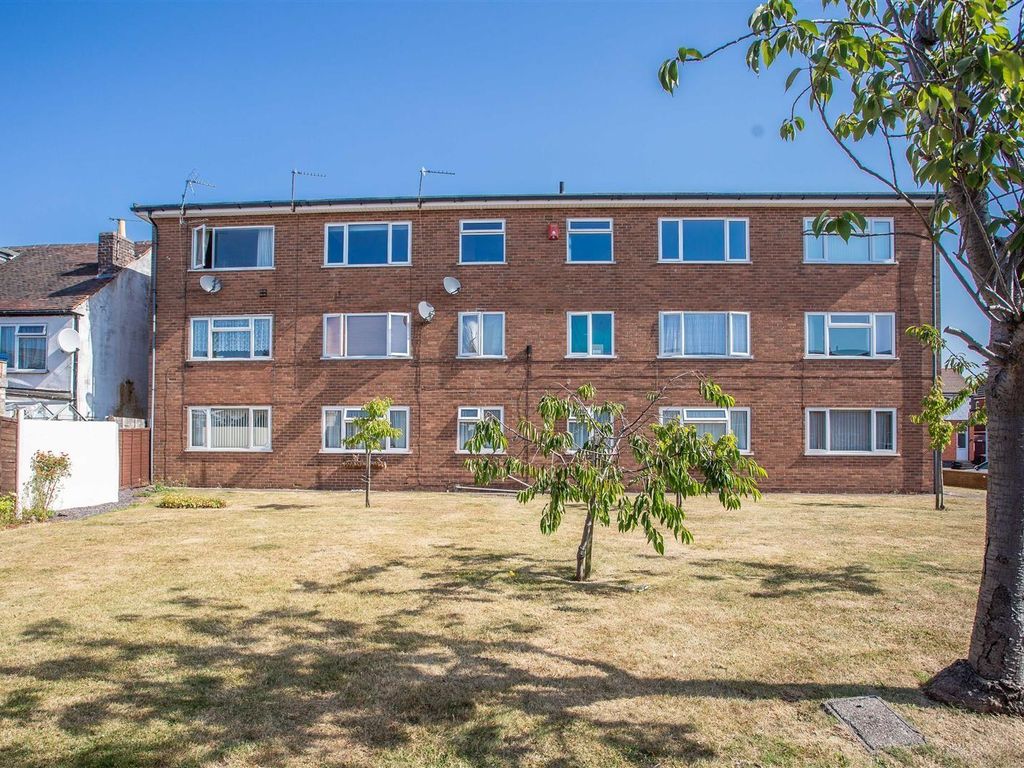 1 bed flat for sale in Spring Road, Shelfield, Walsall WS4, £60,000
