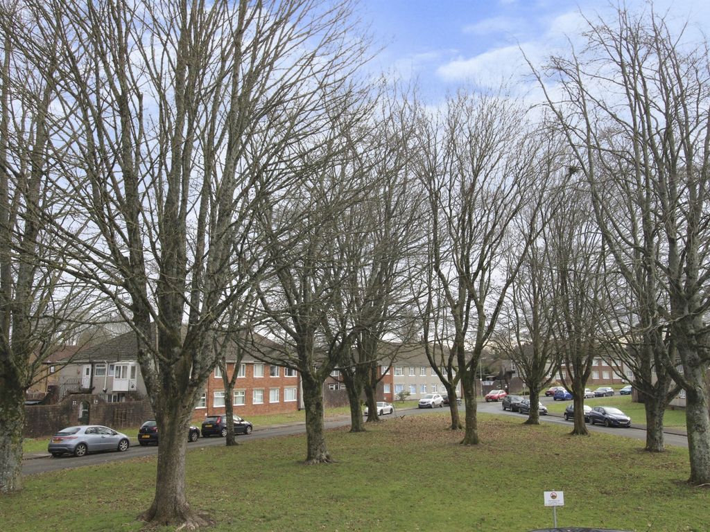 2 bed flat for sale in Fairwood Road, Cardiff CF5, £145,000